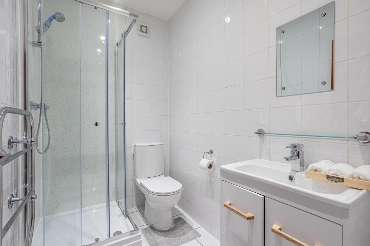 Luxury Granada Apartments - 1 & 2 Bed Flats W Free Parking Perfect For Contractors, Students Near The Beach Портсмут Екстер'єр фото